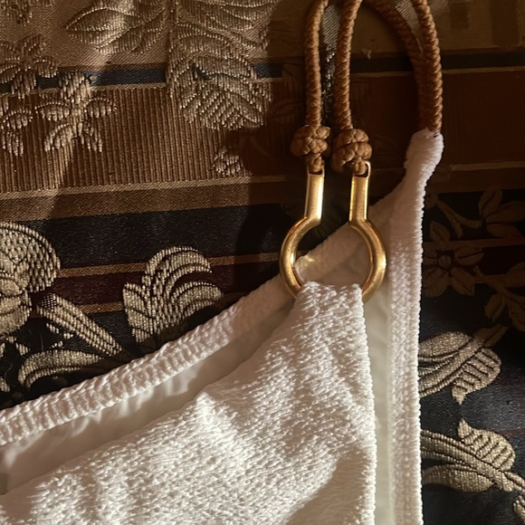 Bikini - Picture 8 of 10